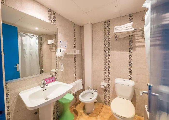 Szálloda Checkin Garbi Calella