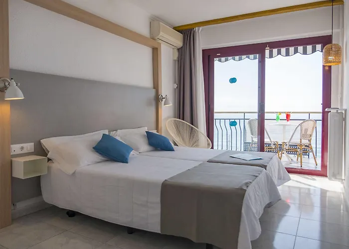 Hotel Checkin Garbi 3*