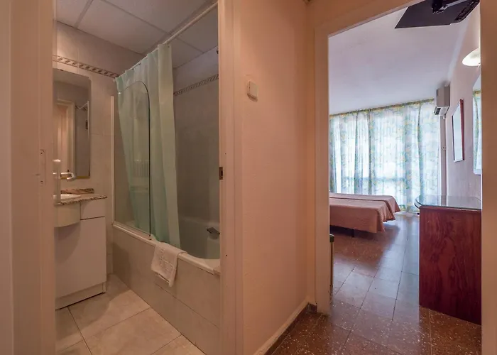 Hotel Checkin Garbi Calella